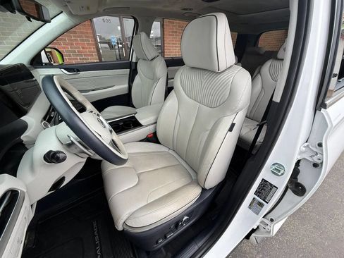 Used 2023 Hyundai Palisade Calligraphy image 32