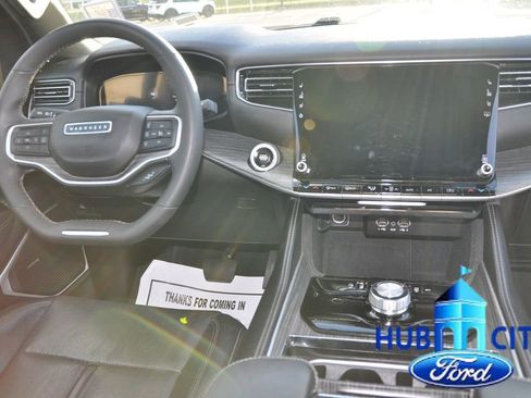 Used 2024 Jeep Wagoneer L Series II image 19