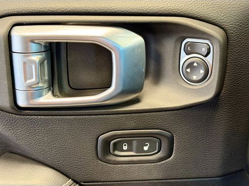 Used 2021 Jeep Wrangler Sahara w/ Cold Weather Group image 15