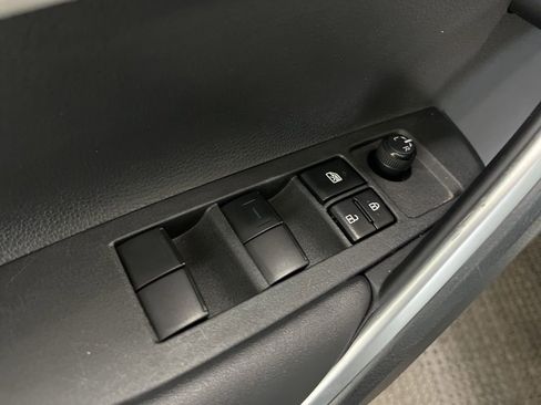 Used 2023 Toyota Corolla Cross L AWD/4WD image 4