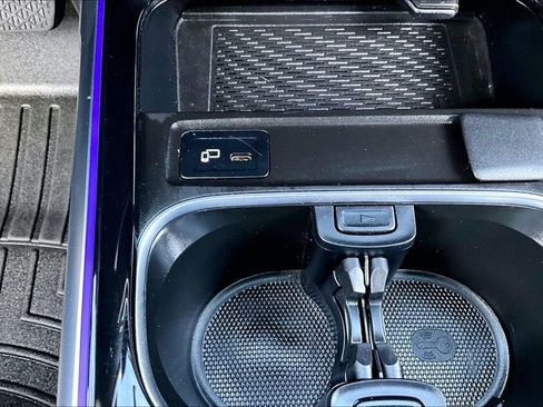 Used 2022 Mercedes-Benz GLB 250 GLB 250 w/ Premium Package Lite image 33