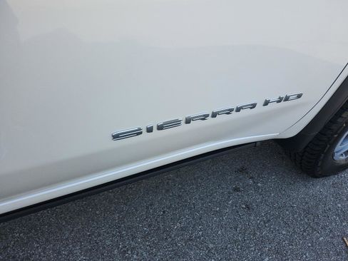 Used 2024 GMC Sierra 2500 SLT w/ SLT Convenience Package image 8