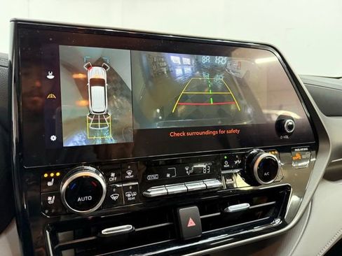 Used 2024 Toyota Highlander Limited image 22