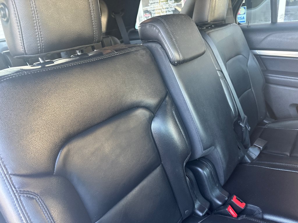 Used 2018 Ford Explorer XLT w/ Equipment Group 202A AWD/4WD image 16