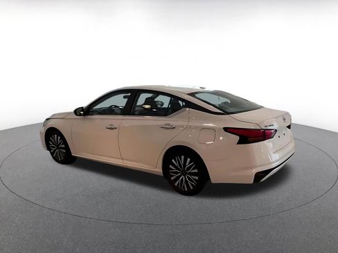 Used 2025 Nissan Altima 2.5 SV image 11