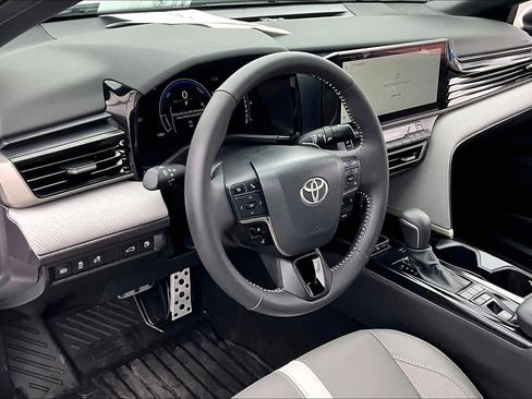 Used 2026 Toyota Camry SE w/ Multimedia Upgrade Package image 15