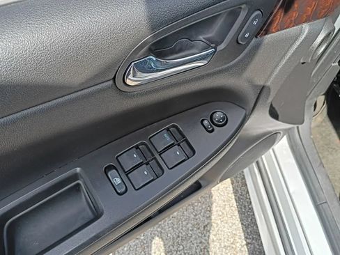 Used 2016 Chevrolet Impala LT FWD image 10