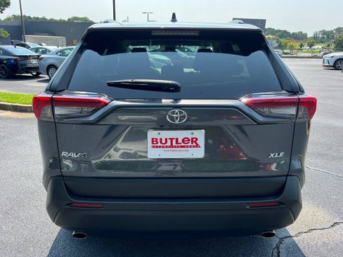 Used 2020 Toyota RAV4 XLE w/ Convenience Package FWD image 6