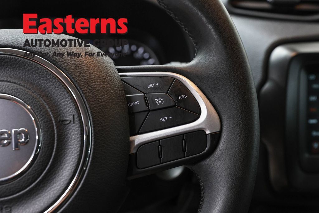 Used 2021 Jeep Renegade Latitude AWD/4WD image 17