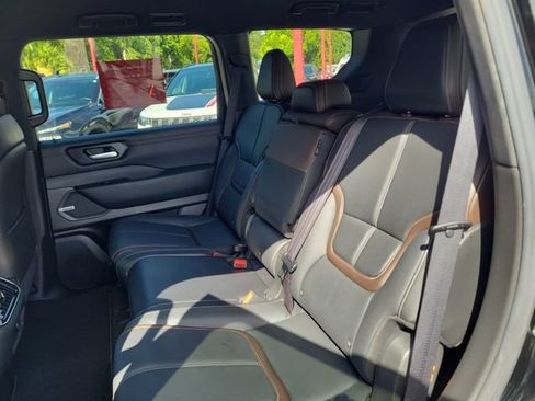 Certified 2025 Nissan Armada SL AWD/4WD image 12