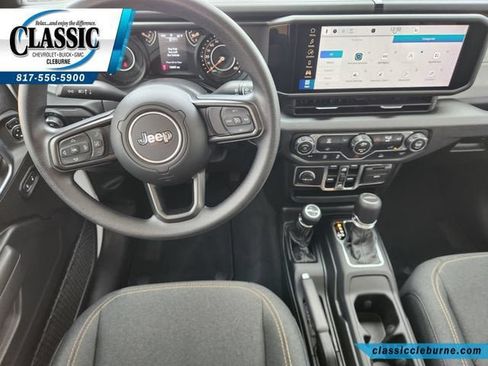 Used 2025 Jeep Gladiator Sport AWD/4WD image 3