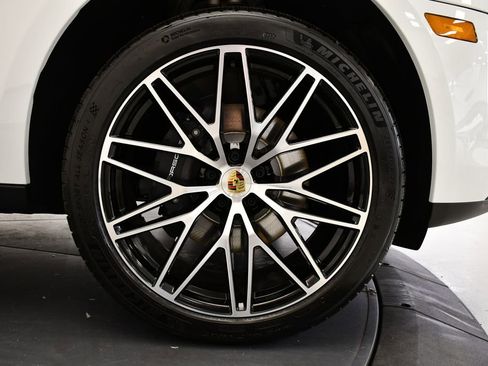 Certified 2026 Porsche Macan AWD/4WD image 19