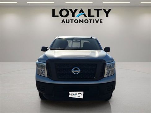 Used 2019 Nissan Titan S image 8
