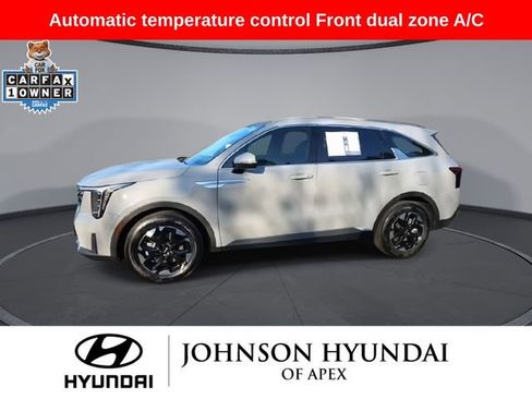 Used 2024 Kia Sorento S w/ Panoramic Sunroof Package image 4