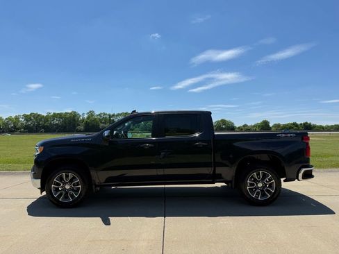 Used 2024 Chevrolet Silverado 1500 LT AWD/4WD image 8