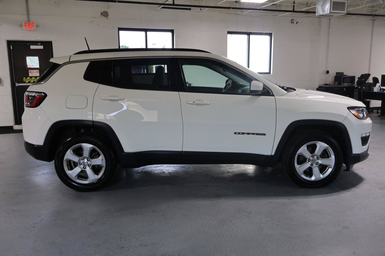 Used 2018 Jeep Compass Latitude FWD image 11