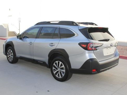 Used 2025 Subaru Outback AWD/4WD image 7