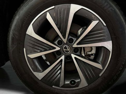 Used 2023 Lexus RZ 450e Premium image 32