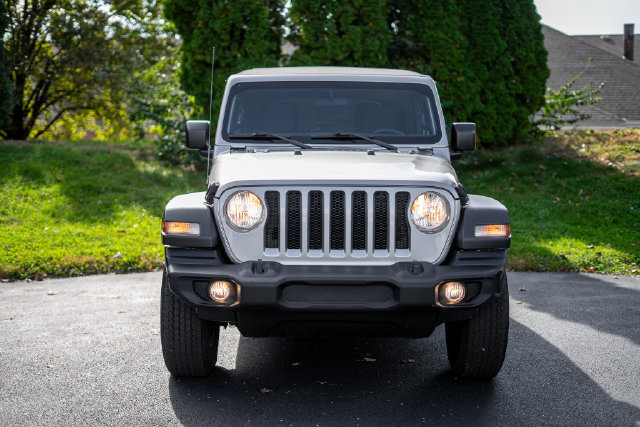 Used 2018 Jeep Wrangler Unlimited Sport AWD/4WD image 2