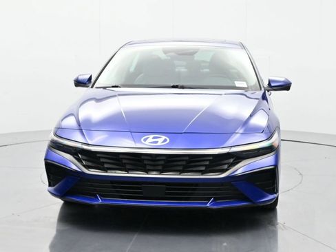 Used 2024 Hyundai Elantra Limited image 2