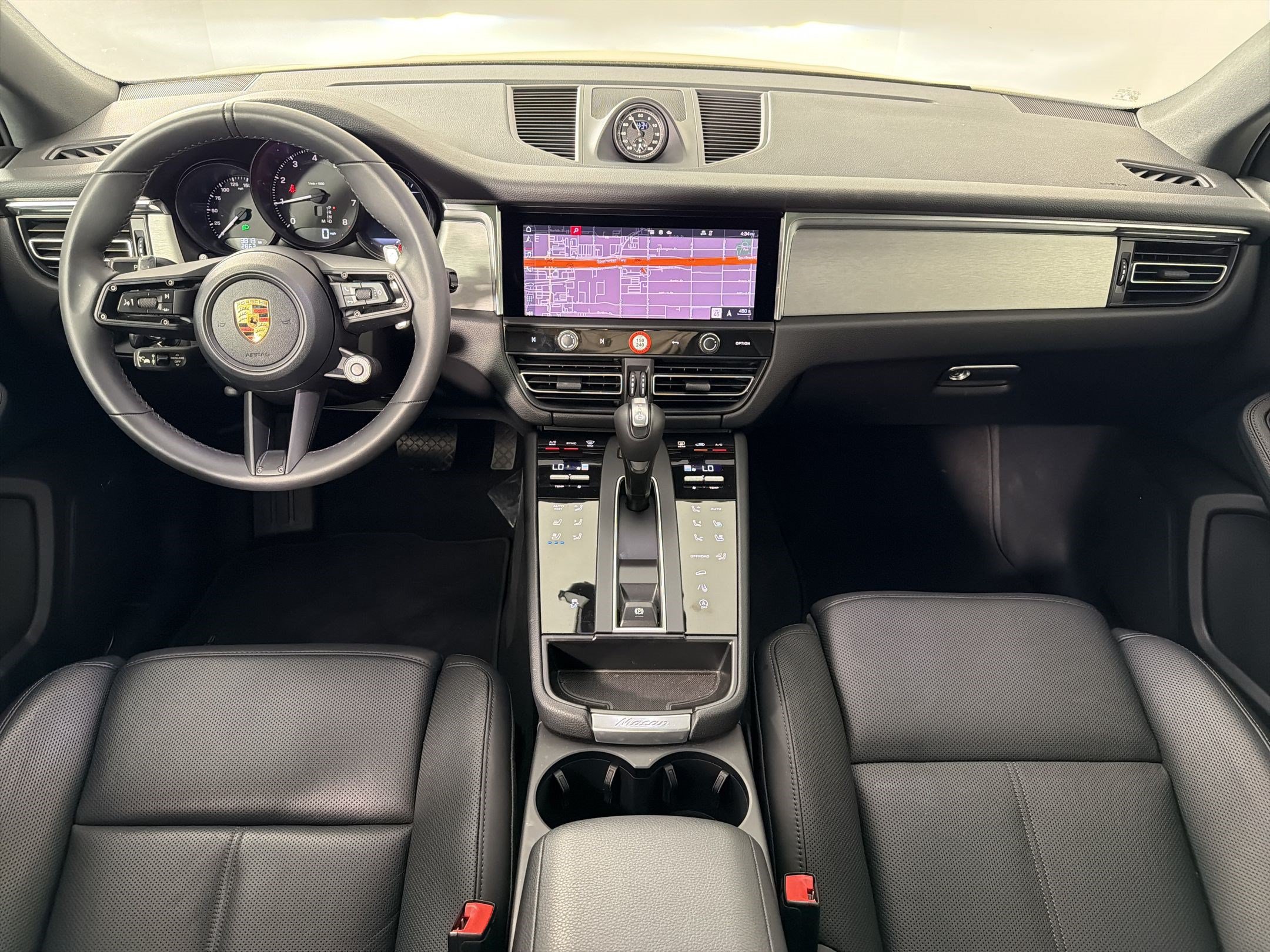 Certified 2026 Porsche Macan AWD/4WD image 17