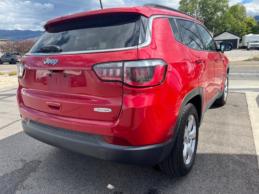 Used 2018 Jeep Compass Latitude w/ Cold Weather Group FWD image 4