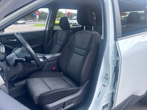 Used 2025 Nissan Rogue SV FWD image 9