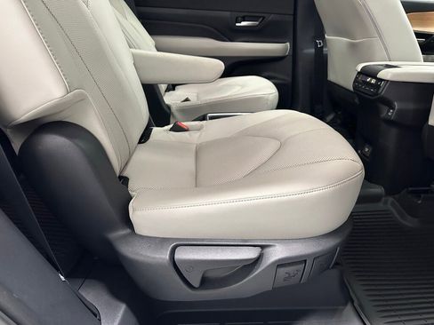 Used 2025 Toyota Grand Highlander Limited image 57