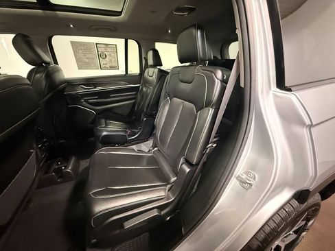 Used 2023 Jeep Grand Cherokee L Limited AWD/4WD image 8