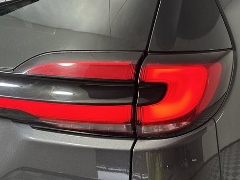 Used 2023 Chrysler Pacifica Touring-L FWD image 25