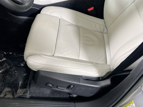 Used 2023 Volvo XC40 B4 Plus w/ Driver Assist Package FWD image 19
