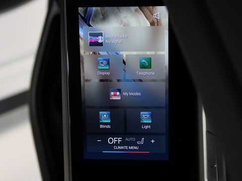 Used 2023 BMW 760i xDrive image 25