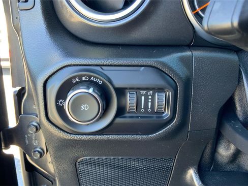 Used 2021 Jeep Wrangler Unlimited Sahara AWD/4WD image 17