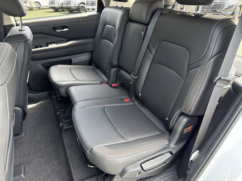 New 2026 Nissan Pathfinder SL FWD image 16