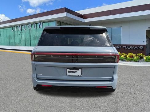New 2026 Lincoln Navigator Reserve AWD/4WD image 5