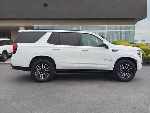 Used 2022 GMC Yukon AT4 w/ AT4 Premium Package AWD/4WD image 1