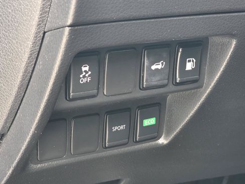 Used 2018 Nissan Rogue SV FWD image 21