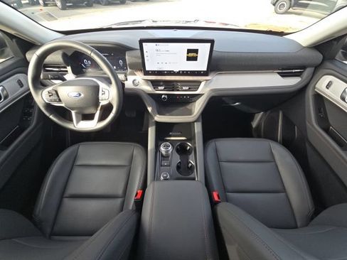 Used 2025 Ford Explorer Active w/ Active Comfort Package RWD image 38