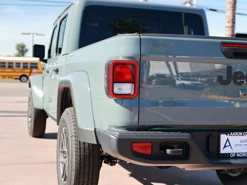 New 2026 Jeep Gladiator Sport AWD/4WD image 9