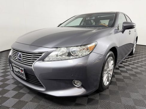 Used 2014 Lexus ES 300h w/ Luxury Package w/Bamboo Trim FWD image 3