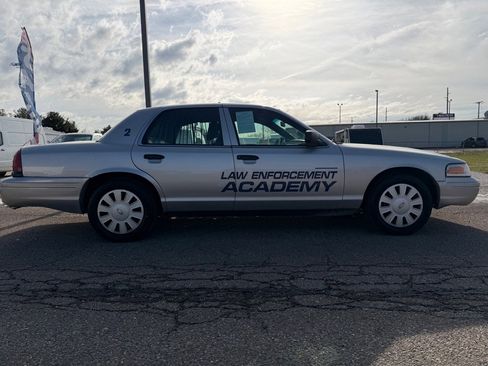 Used 2008 Ford Crown Victoria Police Interceptor image 19