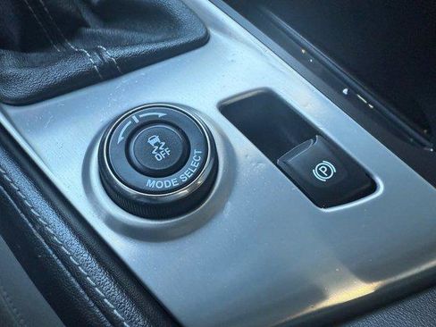 Used 2018 Chevrolet Corvette Stingray Coupe w/ 1LT image 19