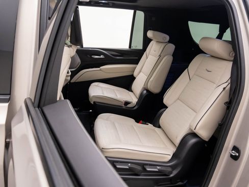 Used 2022 Cadillac Escalade ESV Sport w/ Touring Package image 17