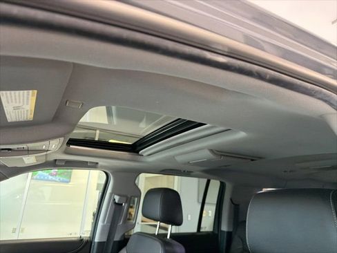 Used 2018 Chevrolet Suburban Premier AWD/4WD image 2