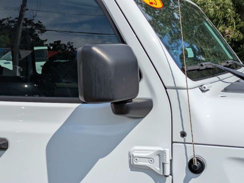 Used 2023 Jeep Wrangler Unlimited Sahara AWD/4WD image 12