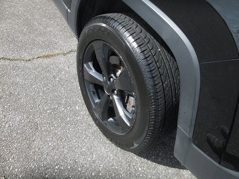 Used 2018 Jeep Cherokee Latitude w/ Altitude Package image 7