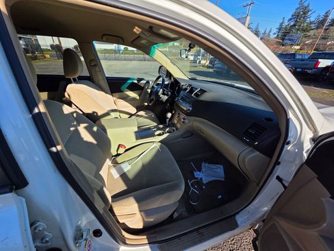 Used 2010 Toyota Highlander 2WD image 15