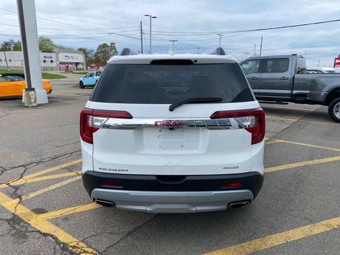 Used 2023 GMC Acadia SLT AWD/4WD image 4