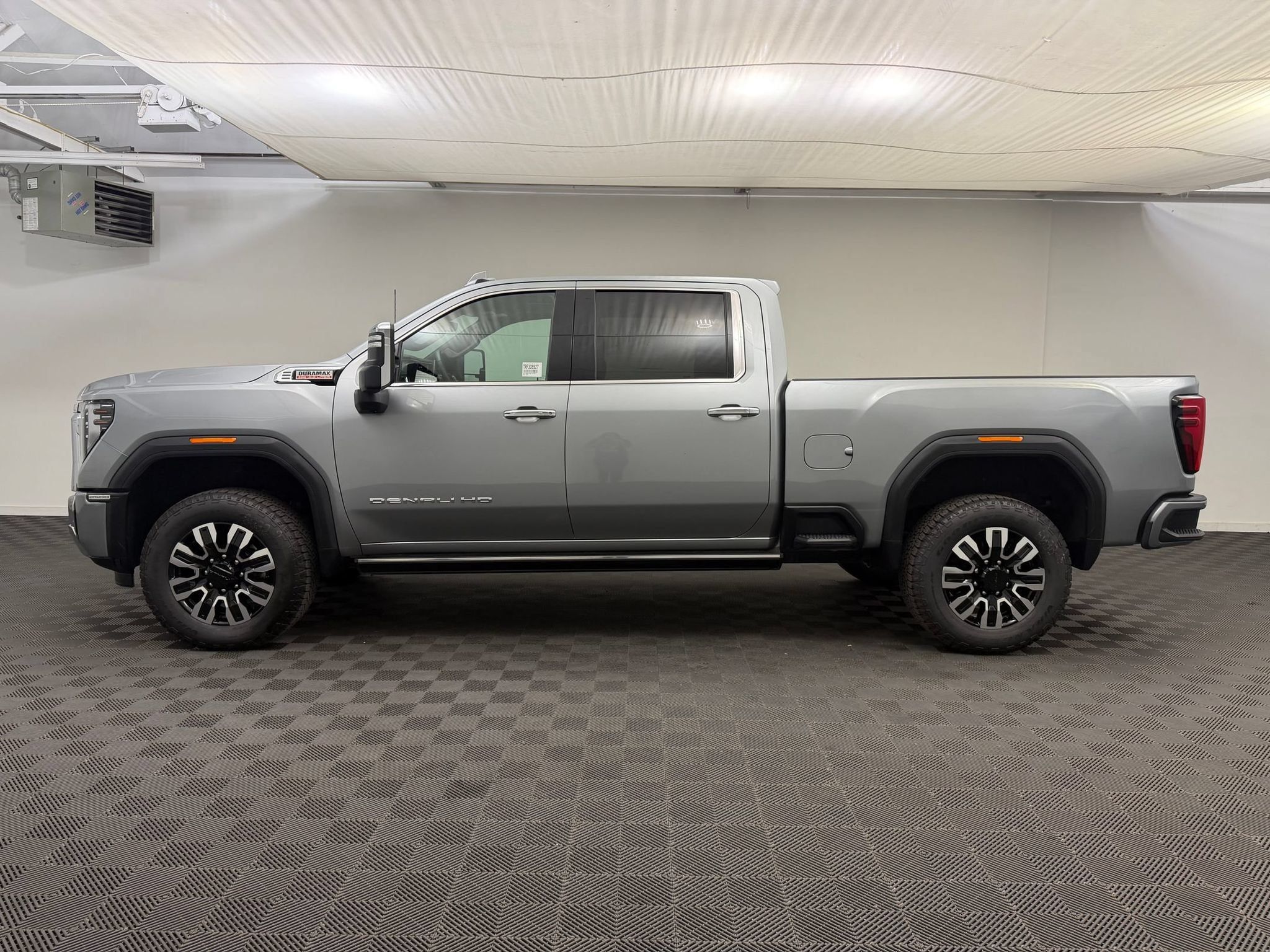 Used 2024 GMC Sierra 2500 Denali w/ Denali Reserve Package AWD/4WD image 2