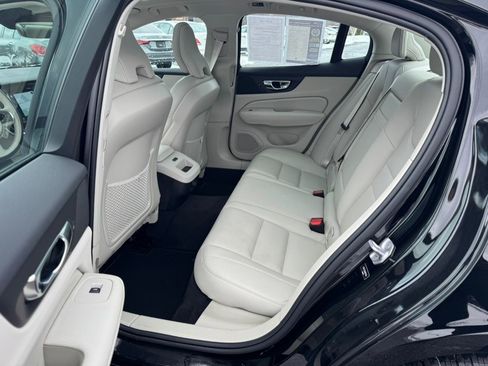Used 2022 Volvo S60 B5 Momentum w/ Premium Package image 22